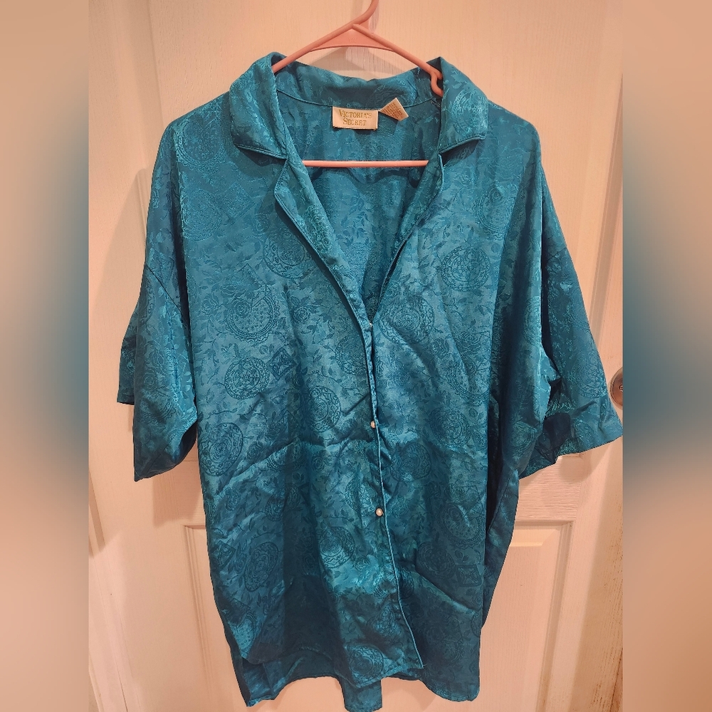 Victoria's Secret gold label sleep shirt size M/L pearl buttons